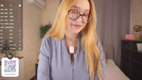 Milina online show from 06-17-26, 04:52