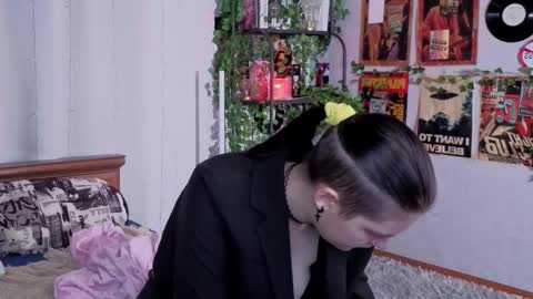 Snapshot of maybellspitz chatting on 01-15-26, 08:23 Lalli online show from 01-15-26, 08:23