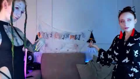 Snapshot of maydacroswell chatting on 10-30-25, 01:29 Stacy online show from 10-30-25, 01:29