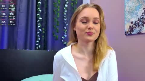 Snapshot of maydaguy chatting on 11-28-25, 04:59 Megan online show from 11-28-25, 04:59