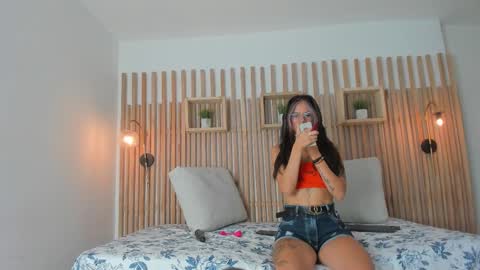 Snapshot of maye_wells_ chatting on 01-12-26, 06:57 Maye Wells online show from 01-12-26, 06:57