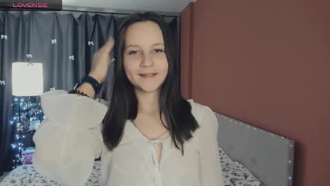 Snapshot of maysday chatting on 12-19-25, 06:48 May online show from 12-19-25, 06:48