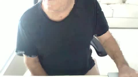 Snapshot of mbeastie chatting on 02-12-25, 04:55 Beastie online show from 02-12-25, 04:55