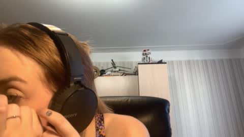 Hello Lisa here   Help me to make 50 thumbs up 333 online show from 10-13-25, 08:14