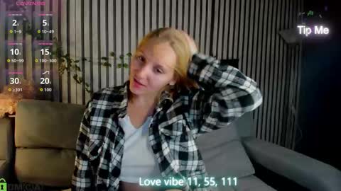 Snapshot of me1issa_bell chatting on 02-25-26, 01:04 Melissa online show from 02-25-26, 01:04