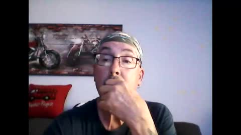 Snapshot of meathome3 chatting on 05-31-26, 06:09 me at home online show from 05-31-26, 06:09