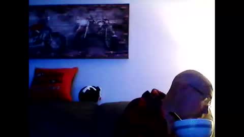 Snapshot of meathome3 chatting on 06-03-26, 09:23 me at home online show from 06-03-26, 09:23
