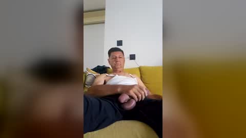 Snapshot of medeni62 chatting on 06-16-26, 04:48 medeni62 online show from 06-16-26, 04:48