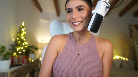 Snapshot of meegan1 chatting on 12-20-24, 09:28 Andrea online show from 12-20-24, 09:28