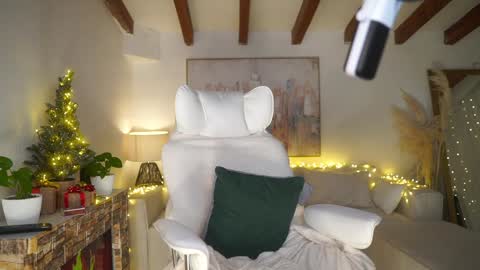 Snapshot of meegan1 chatting on 01-01-25, 07:21 Andrea online show from 01-01-25, 07:21