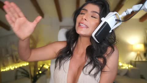 Snapshot of meegan1 chatting on 01-24-25, 09:37 Andrea online show from 01-24-25, 09:37