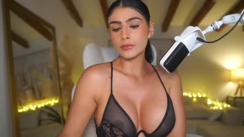 Snapshot of meegan1 chatting on 01-25-25, 10:07 Andrea online show from 01-25-25, 10:07