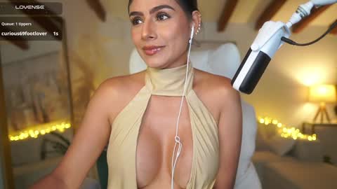 Snapshot of meegan1 chatting on 02-01-25, 12:37 Andrea online show from 02-01-25, 12:37