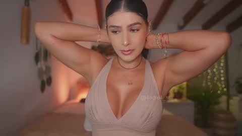 Snapshot of meegan1 chatting on 10-05-25, 11:41 Andrea online show from 10-05-25, 11:41