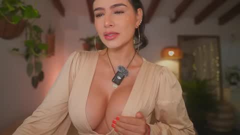 Snapshot of meegan1 chatting on 11-14-25, 11:53 Andrea online show from 11-14-25, 11:53