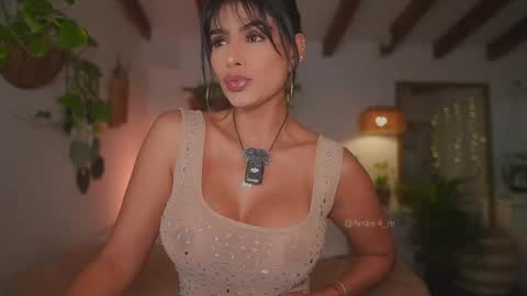 Snapshot of meegan1 chatting on 11-18-25, 11:58 Andrea online show from 11-18-25, 11:58