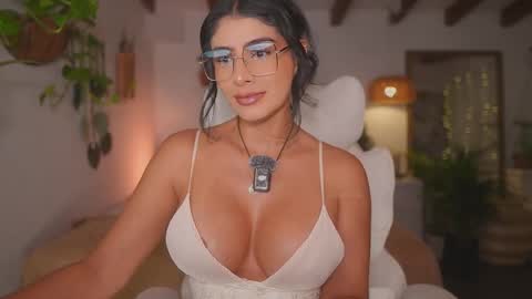 Snapshot of meegan1 chatting on 11-26-25, 06:53 Andrea online show from 11-26-25, 06:53