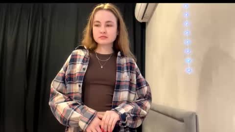 Olivia online show from 11-25-25, 03:12