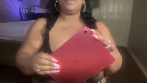 Snapshot of meetsouthernpeach chatting on 02-18-25, 03:21 Southern Peach online show from 02-18-25, 03:21