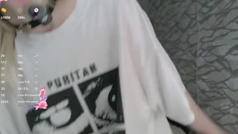 Snapshot of megan__ami chatting on 06-07-26, 02:43 Megan online show from 06-07-26, 02:43