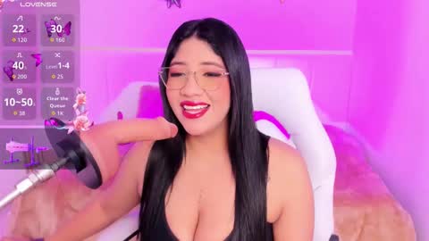 Snapshot of megan_bigboobs3 chatting on 11-12-25, 10:26 Megan online show from 11-12-25, 10:26