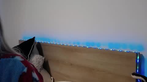 Megan Blazee  online show from 01-12-26, 04:12