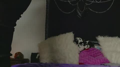 Snapshot of megan_brown4 chatting on 06-21-26, 04:15 Megan online show from 06-21-26, 04:15