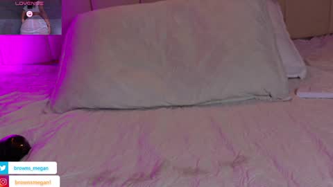 Snapshot of megan_browns1 chatting on 04-28-26, 02:33 Megan online show from 04-28-26, 02:33