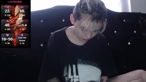 Megan and sophi online show from 11-21-25, 05:33