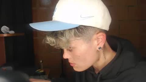 Megan and sophi online show from 04-12-26, 03:55