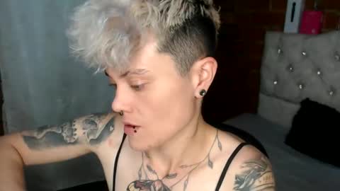 Snapshot of megan_coop3r_ chatting on 06-11-26, 01:16 Megan and sophi online show from 06-11-26, 01:16