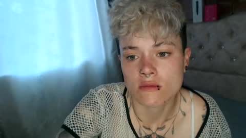 Megan and sophi online show from 06-12-26, 10:19