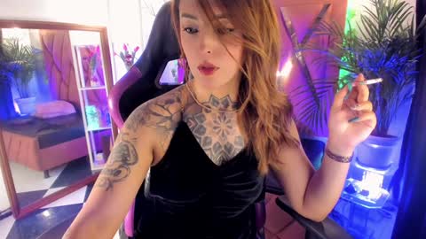 Snapshot of megan_inked_ chatting on 12-31-24, 05:44 online show from 12-31-24, 05:44