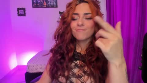 Snapshot of megan_ricci chatting on 02-05-25, 10:33 Laura online show from 02-05-25, 10:33