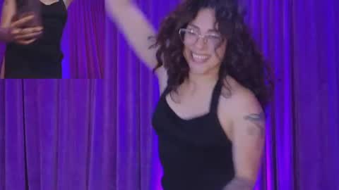                 Laura                 online show from 07-23-26, 12:13