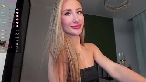 Snapshot of megan_ssstacy chatting on 01-02-25, 02:46 Stacy UTC 700   0800am-0200pm  online show from 01-02-25, 02:46