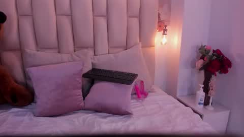 Snapshot of megan_sstone_ chatting on 07-18-26, 12:31 Megan Stone online show from 07-18-26, 12:31