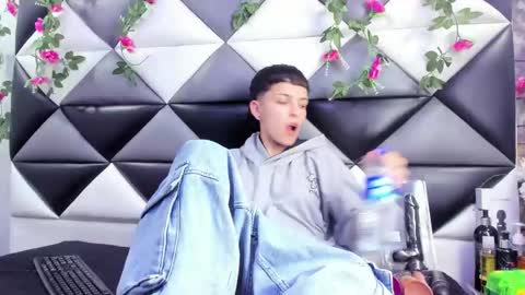 Snapshot of megan_thompsonn_ chatting on 10-28-25, 02:37 megan_thompsonn_ online show from 10-28-25, 02:37