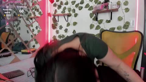 Snapshot of megan_xoxo1 chatting on 01-21-25, 01:11 Megan online show from 01-21-25, 01:11