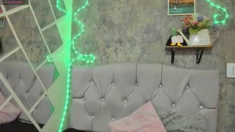 Snapshot of megan_xoxo1 chatting on 09-10-25, 11:21 Megan online show from 09-10-25, 11:21