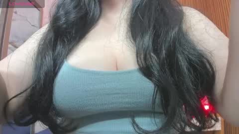 Snapshot of megancero chatting on 05-12-26, 12:35 Megan online show from 05-12-26, 12:35