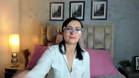 Snapshot of meganfennix chatting on 06-04-26, 11:27 meganfennix online show from 06-04-26, 11:27