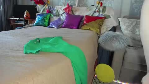 Nicki--------- Welcome to my Room online show from 10-21-25, 07:42