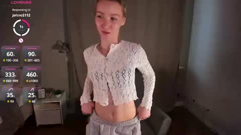 Snapshot of meganhenns chatting on 06-14-26, 10:28 Elly online show from 06-14-26, 10:28