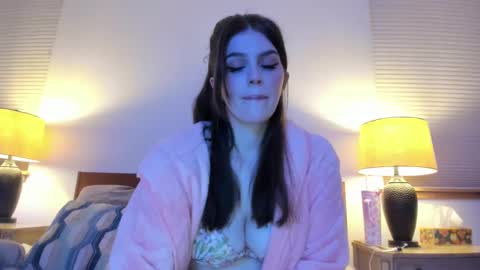 Snapshot of meganholly00 chatting on 01-21-25, 04:43 Megan online show from 01-21-25, 04:43