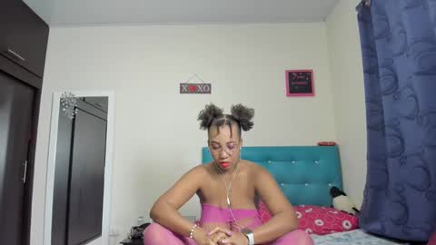 megan        online show from 02-11-25, 02:46