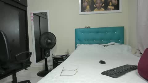 megan        online show from 09-16-25, 02:01