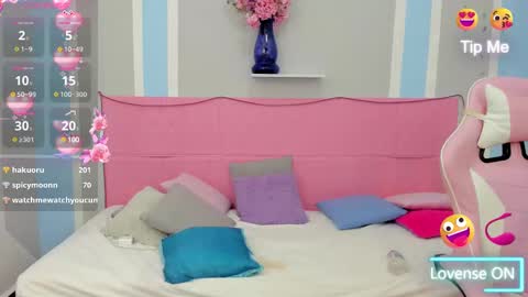 Snapshot of meganqueen2 chatting on 02-26-25, 06:21 Megan Queen online show from 02-26-25, 06:21