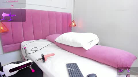 Megan  online show from 11-04-25, 07:46