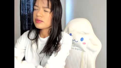 Snapshot of meganthompsonn chatting on 06-19-26, 12:20 Megan online show from 06-19-26, 12:20